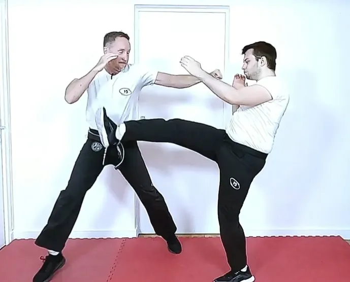 Krav Maga close-quarters control